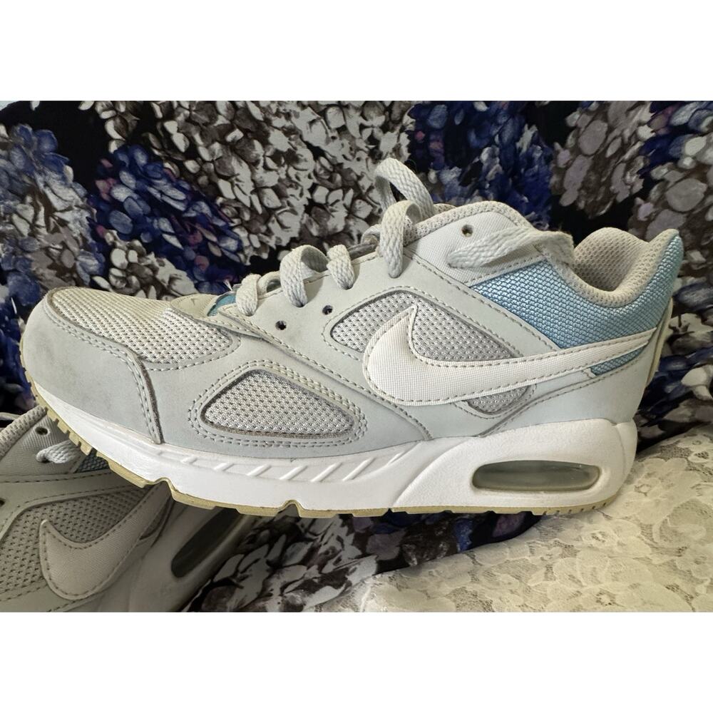 Size 8 - Nike Air Max IVO Pure Platinum White blue sneaker running shoe - Picture 5 of 9